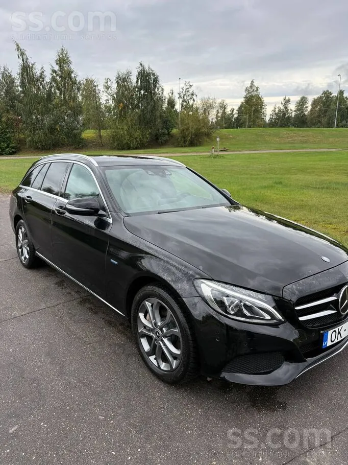Mercedes-Benz C350E 2016 photo 4