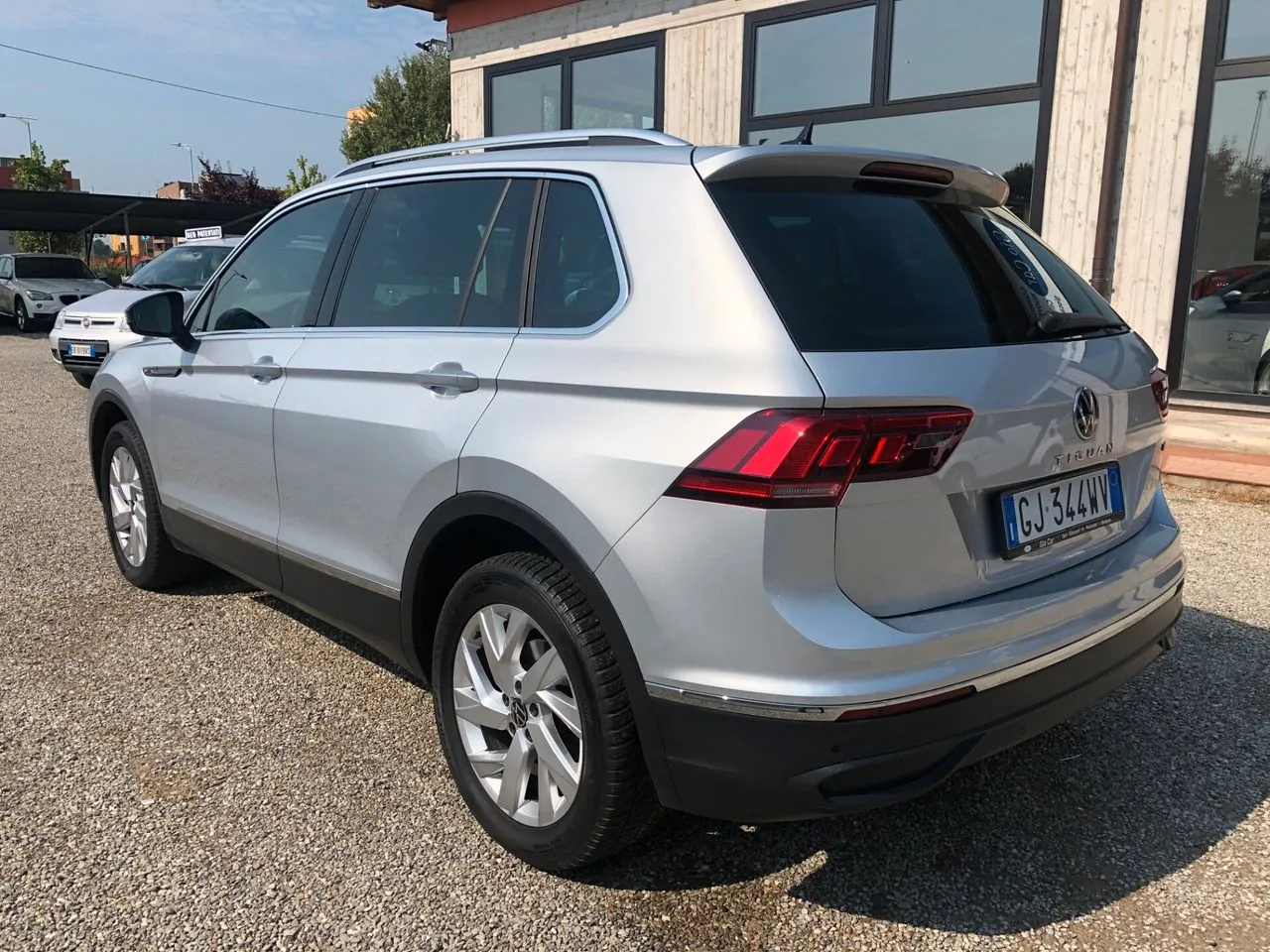 Volkswagen Tiguan 2022 photo 2