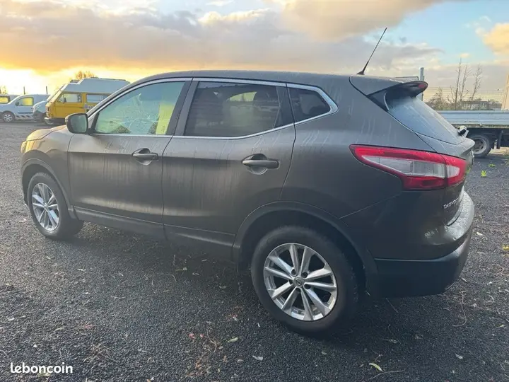 Nissan Qashqai 2015 photo 2