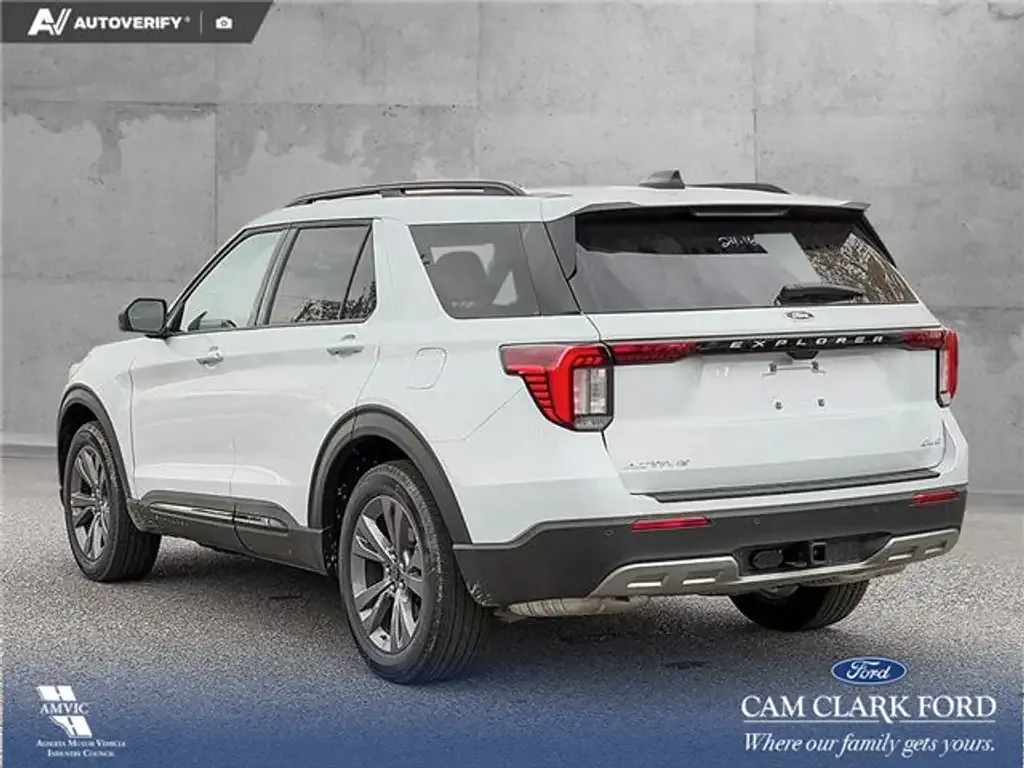 Ford Explorer 2026 photo 4