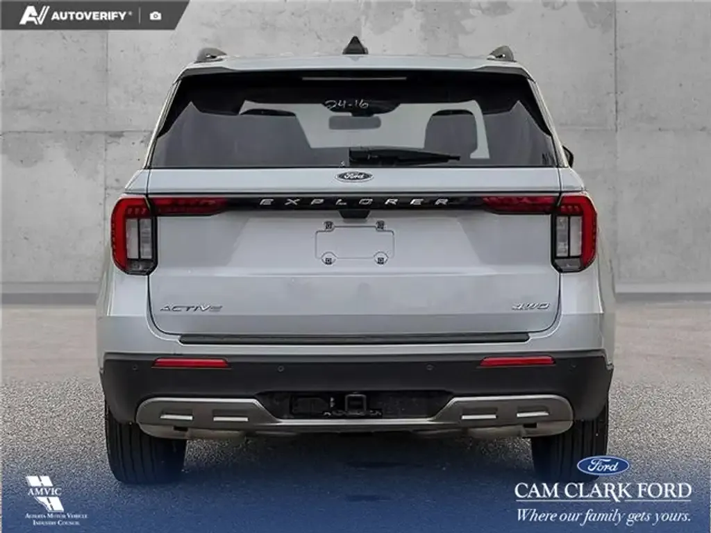 Ford Explorer 2026 photo 5