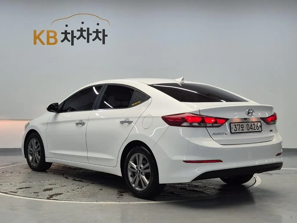 Hyundai Avante 2016 photo 2