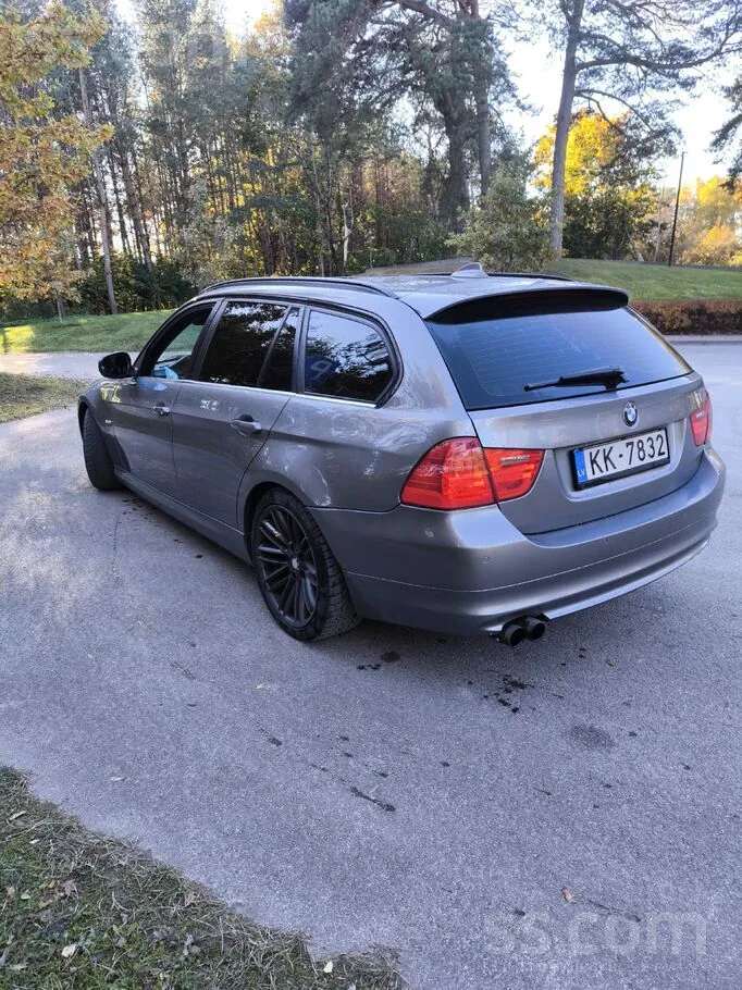 BMW 330 2012 photo 4