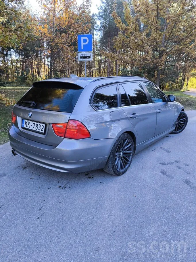 BMW 330 2012 photo 3