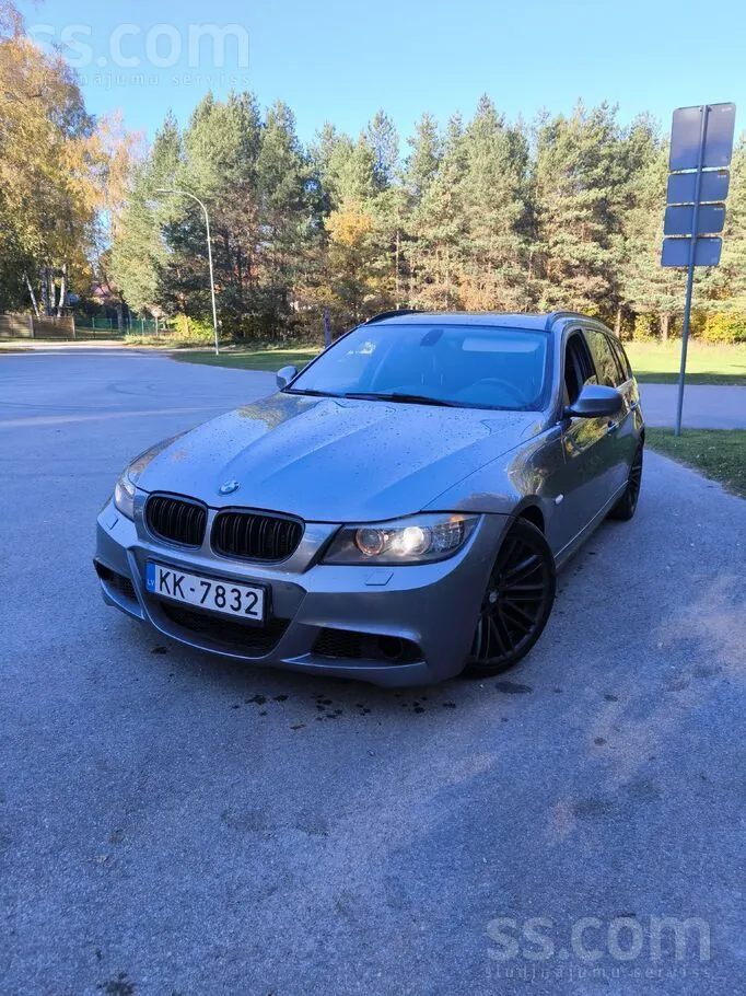 BMW 330 2012 photo 2