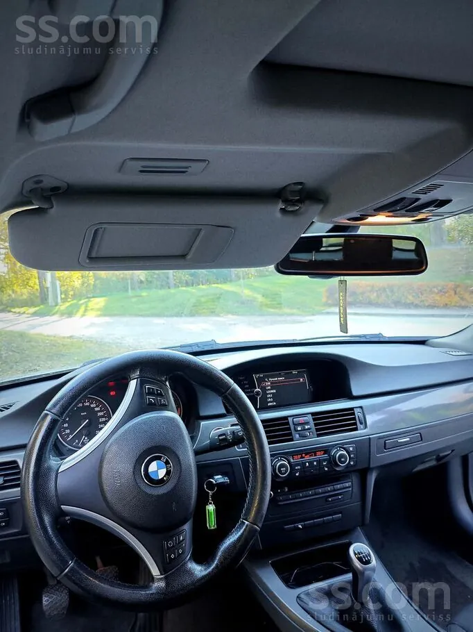 BMW 330 2012 photo 5