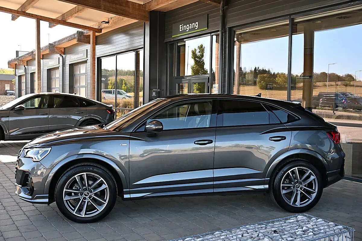 Audi Q3 2024 photo 2