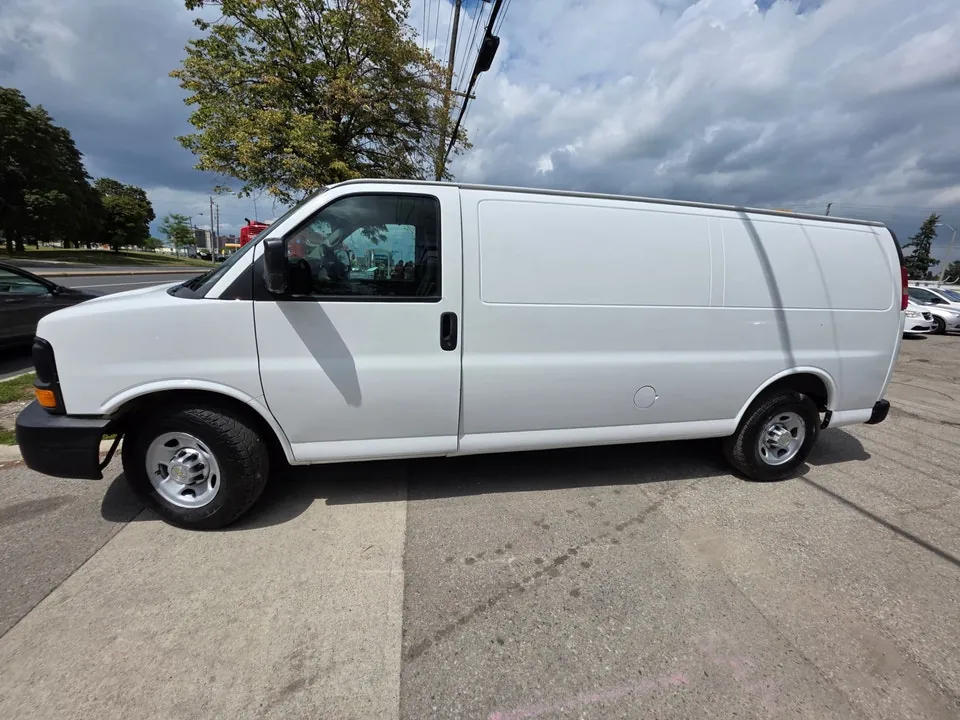 Chevrolet Express 2014 photo 2