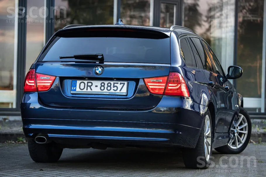 BMW 320 2011 photo 3