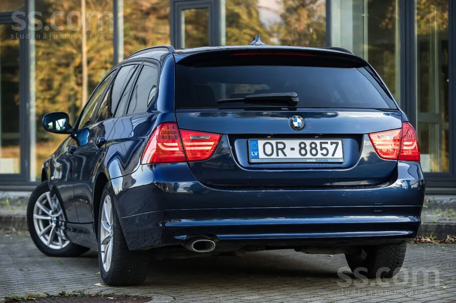 BMW 320 2011 photo 4