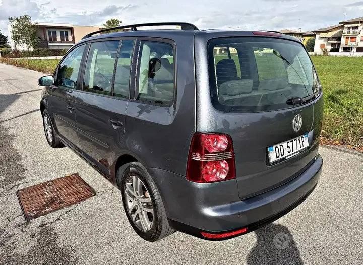 Volkswagen Touran 2007 photo 4