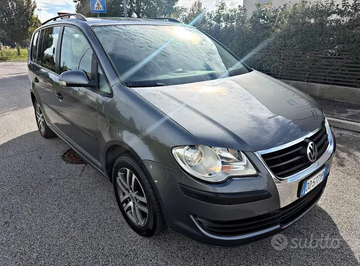 Volkswagen Touran 2007 photo 2