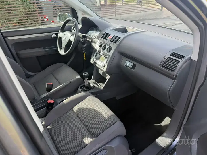 Volkswagen Touran 2007 photo 5
