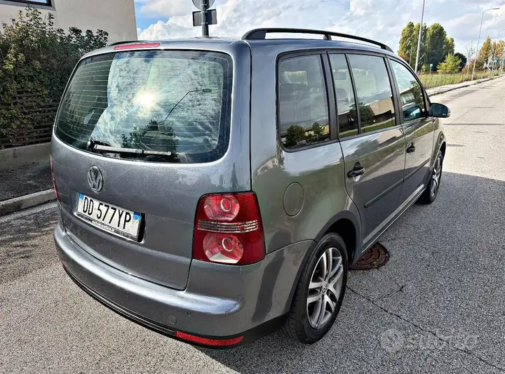 Volkswagen Touran 2007 photo 3