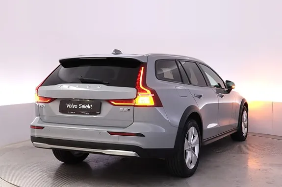 Volvo V60 Cross Country 2024 photo 4