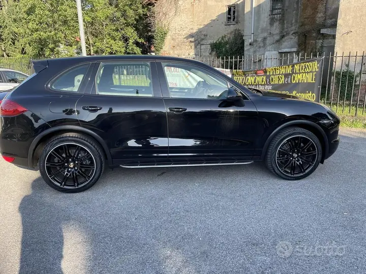 Porsche Cayenne 2011 photo 2