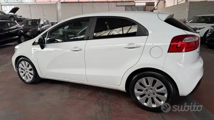 Kia Rio 2012 photo 3
