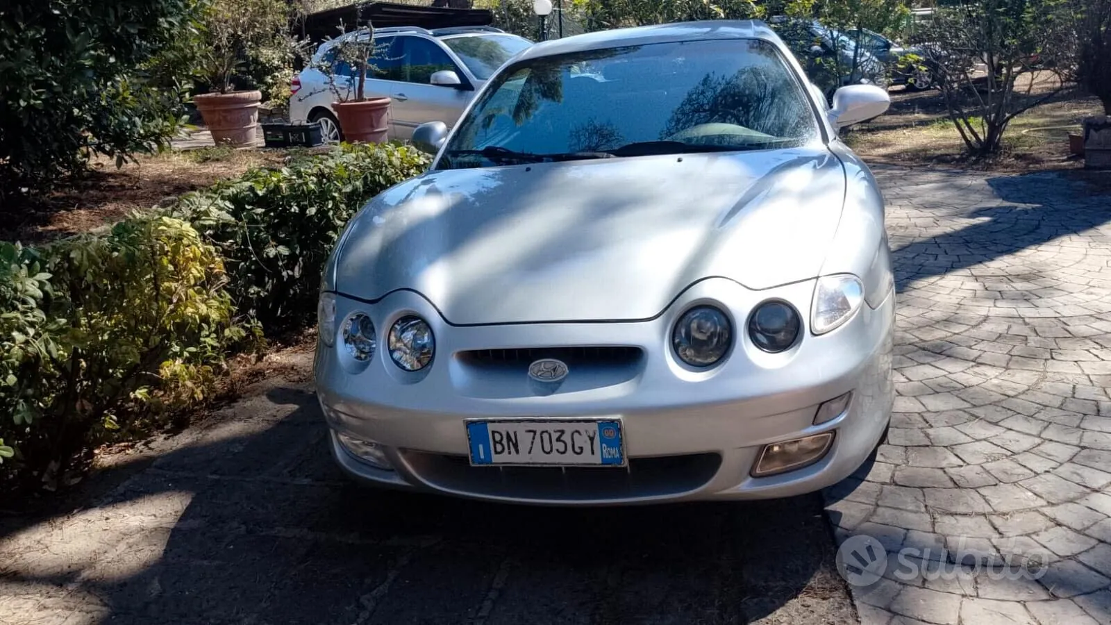 Hyundai Coupe 2000 photo 2