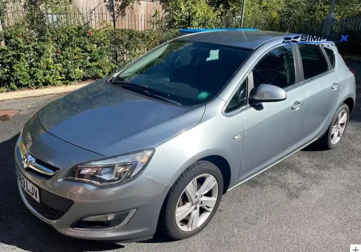 Vauxhall Astra 2013 photo 3