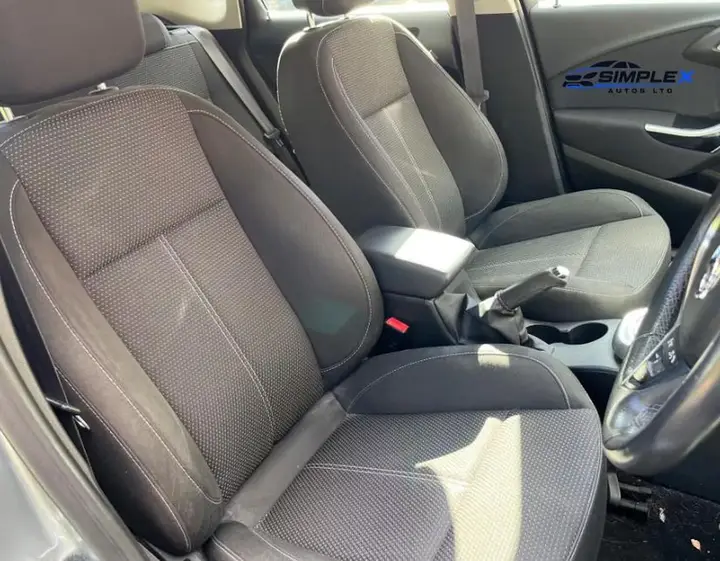 Vauxhall Astra 2013 photo 5