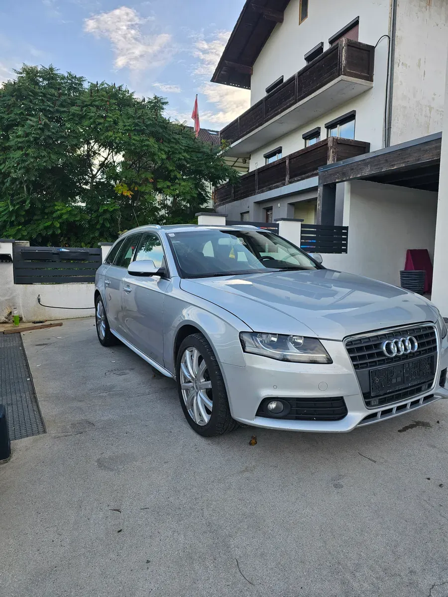 Audi A4 2010 photo 2