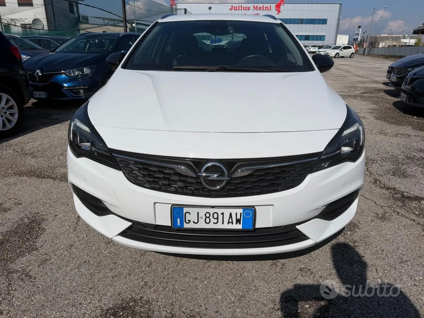 Opel Astra 2022 photo 2