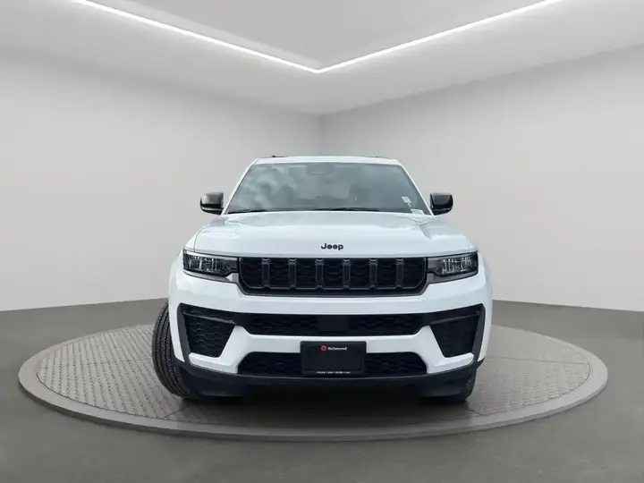 Jeep Grand Cherokee 2026 photo 2