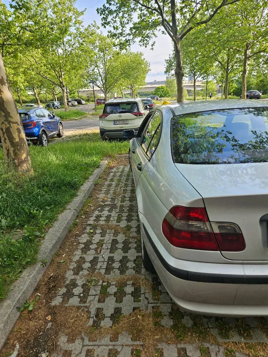 BMW 3 Series 2004 photo 2