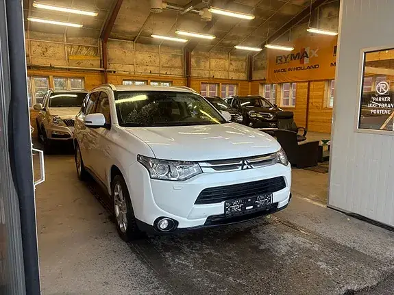 Mitsubishi Outlander 2015 photo 2