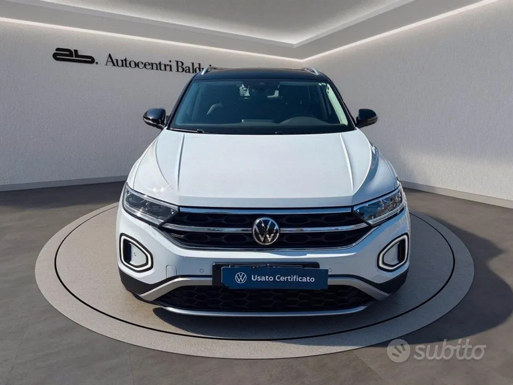 Volkswagen T-Roc 2023 photo 2