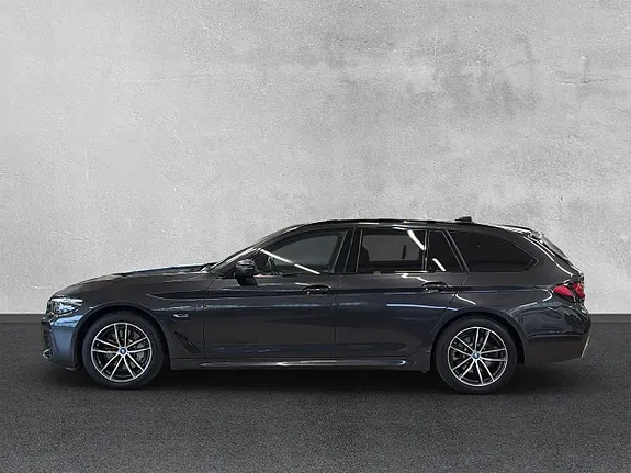 BMW 530E 2023 photo 2