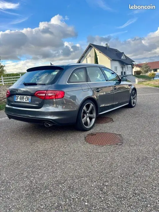 Audi A4 2014 photo 2