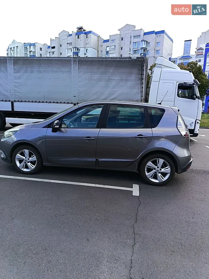 Renault Scenic 2014 photo 2