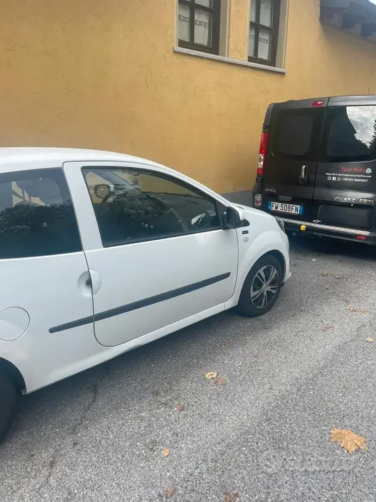 Renault Twingo 2011 photo 2