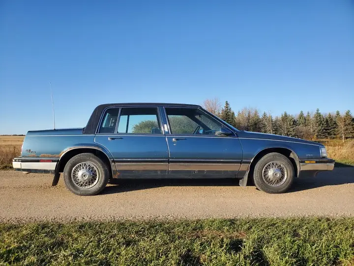 Buick Park Avenue 1986 photo 2