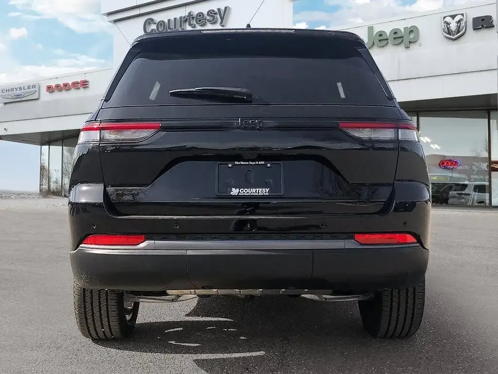 Jeep Grand Cherokee 2026 photo 5