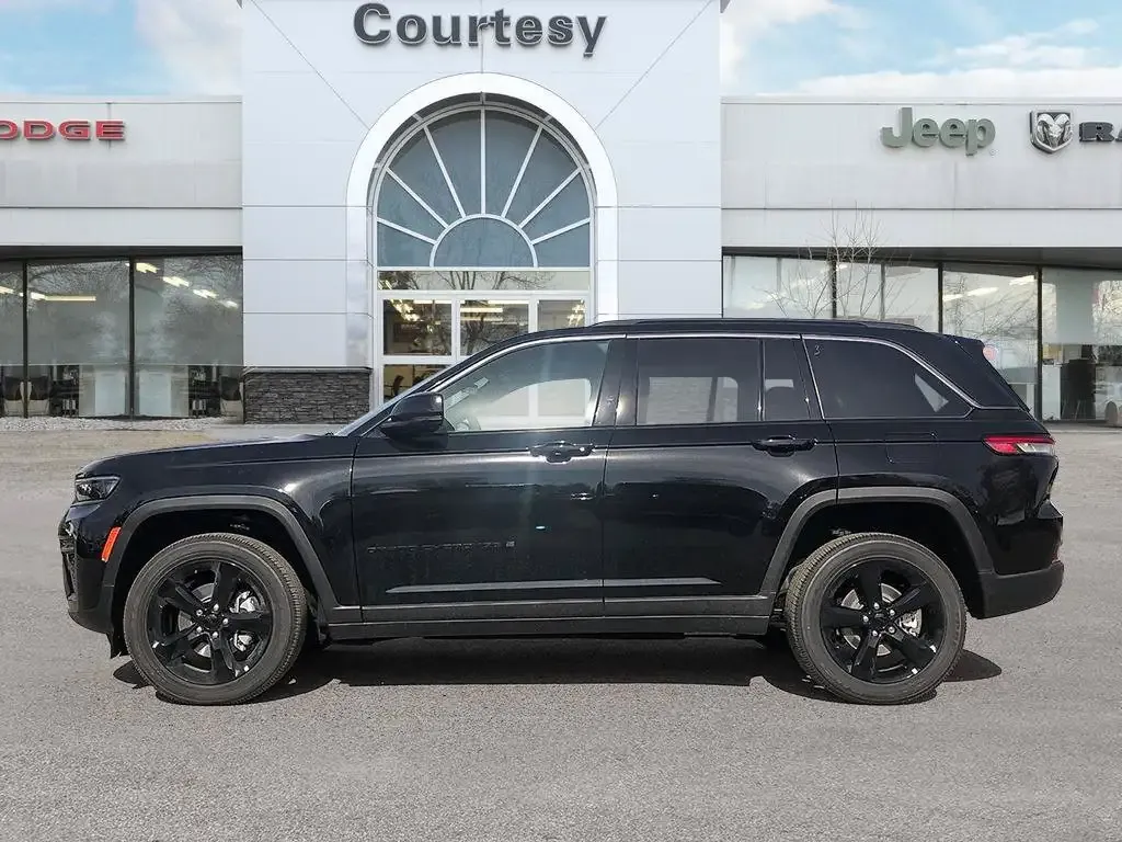 Jeep Grand Cherokee 2026 photo 3