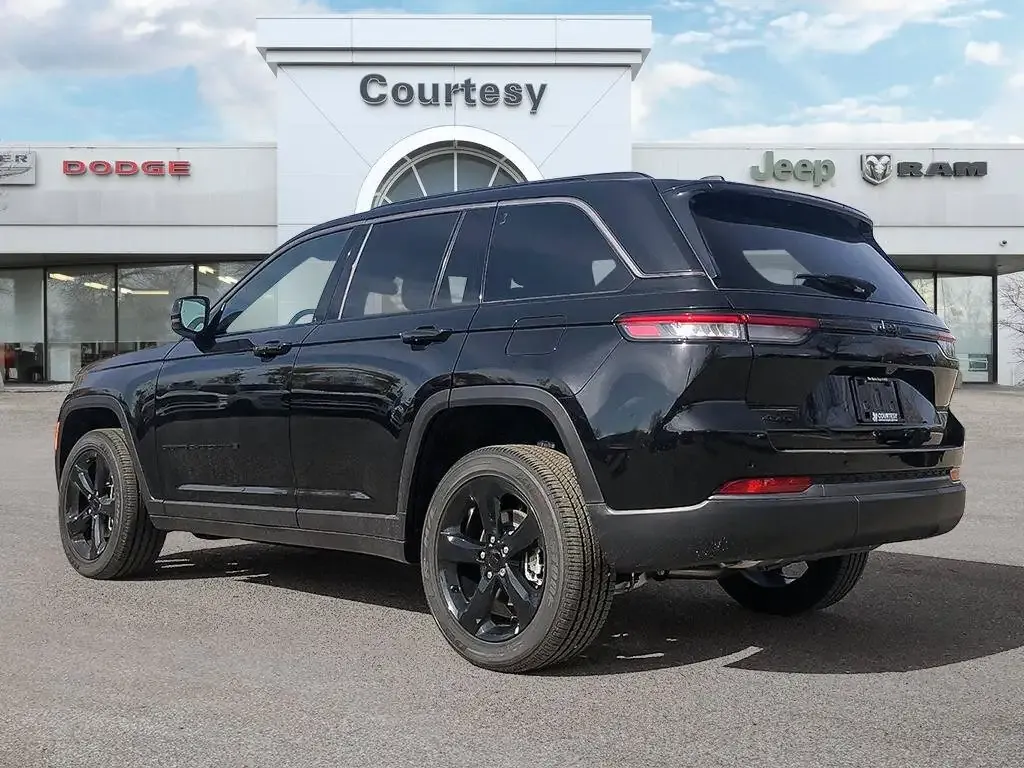 Jeep Grand Cherokee 2026 photo 4