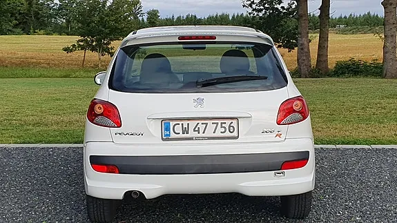 Peugeot 206 2010 photo 2