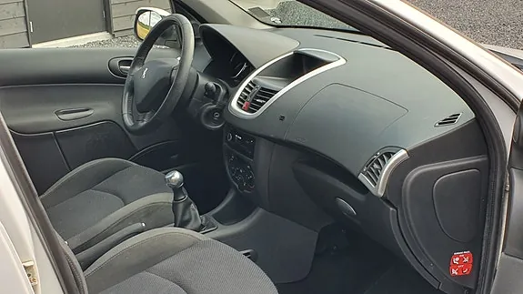 Peugeot 206 2010 photo 5