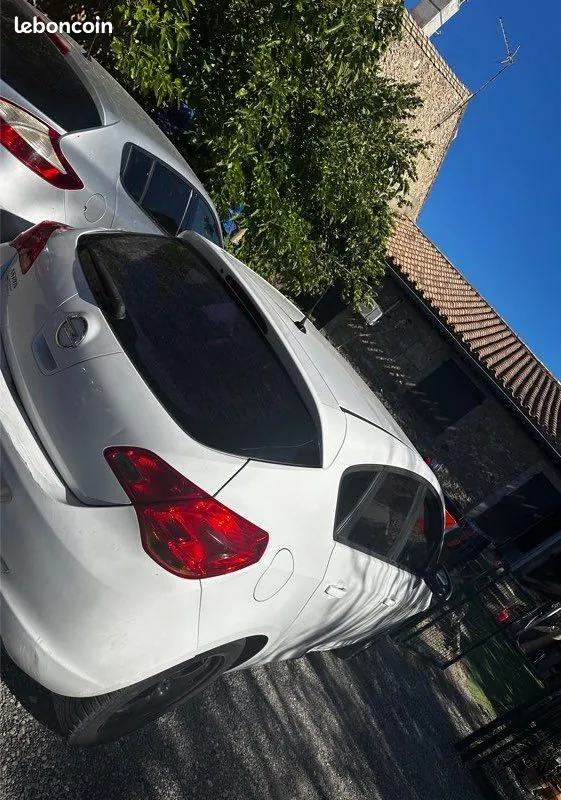 Opel Astra 2011 photo 2