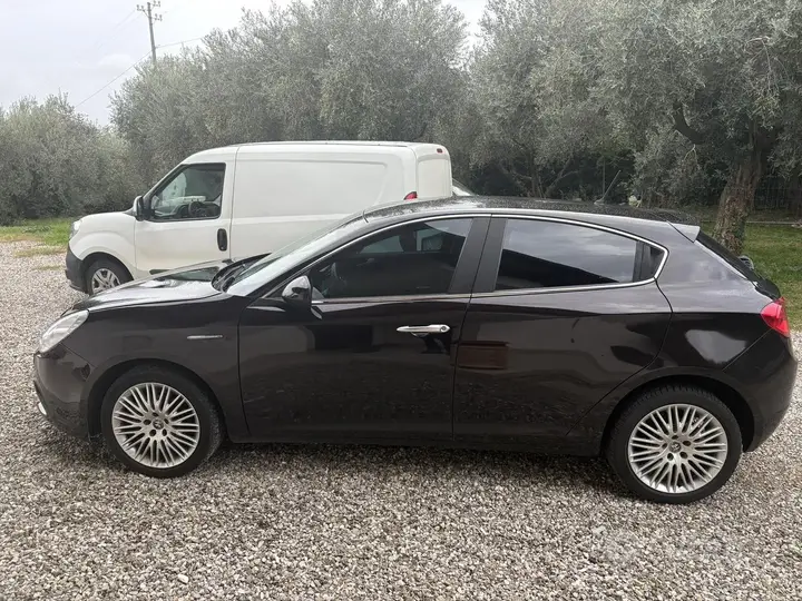 Alfa Romeo Giulietta 2013 photo 4