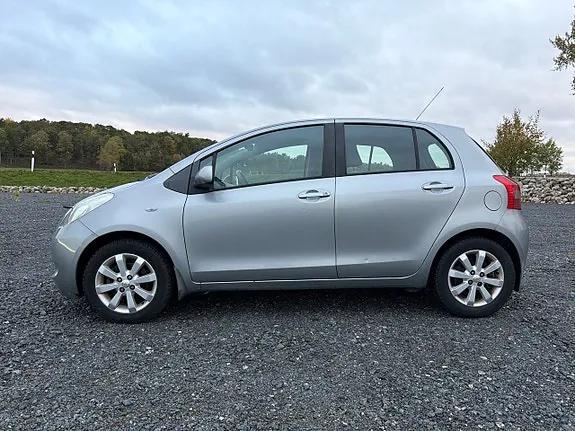 Toyota Yaris 2007 photo 2