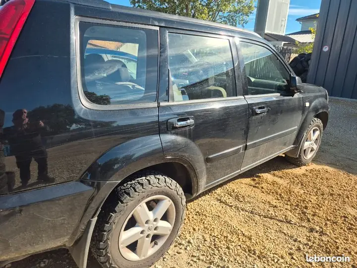 Nissan X-Trail 2005 photo 2