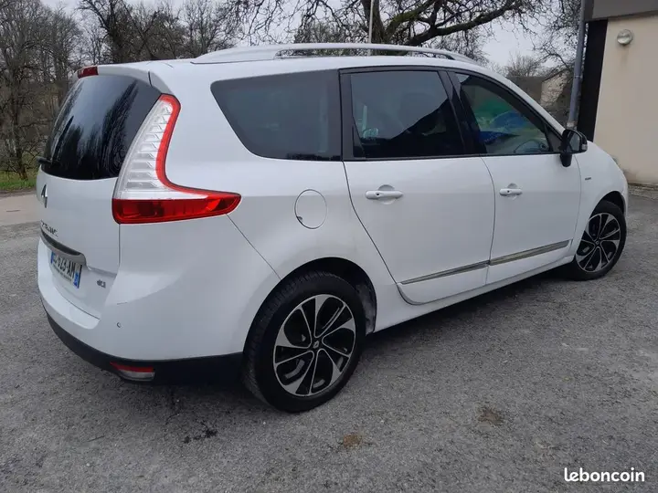Renault Grand Scenic 2016 photo 2