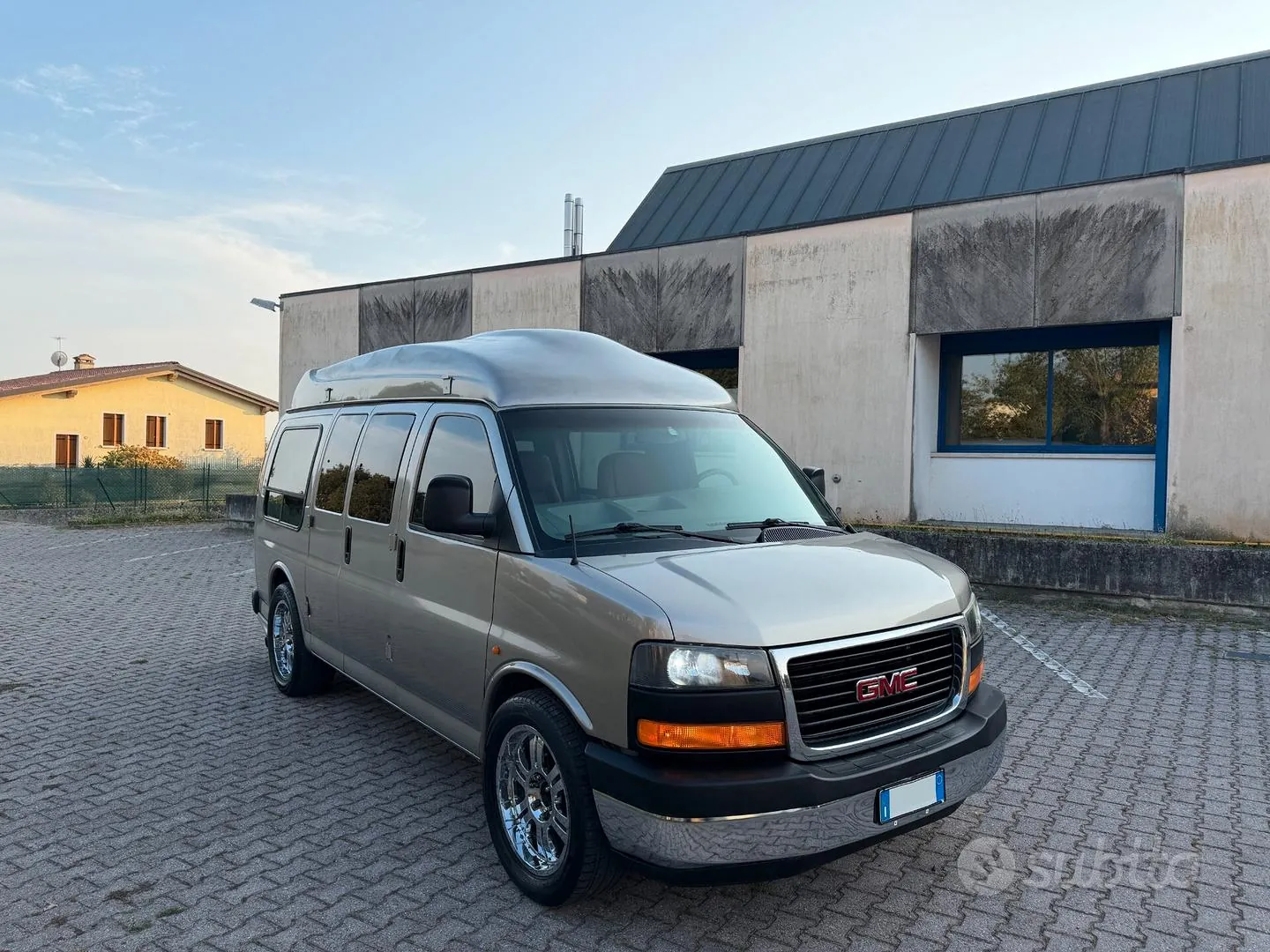 GMC Savana 2003 photo 2