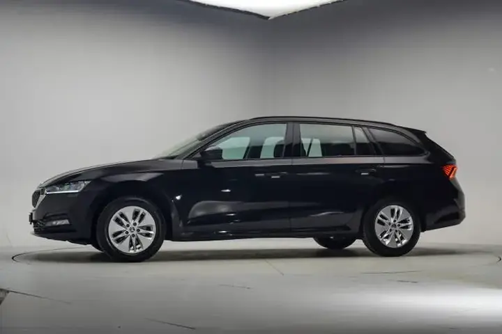 Skoda Octavia 2022 photo 2