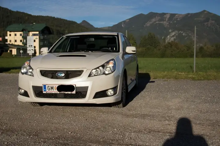 Subaru Legacy 2011 photo 3