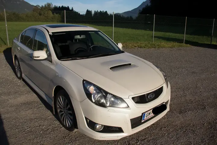 Subaru Legacy 2011 photo 2
