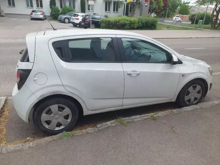 Chevrolet Aveo 2013 photo 2